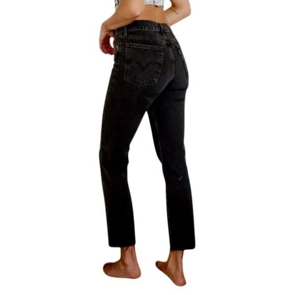 Levi’s Wedgie Straight Ankle Jeans in Distressed Dark Black Women’s 27 - Picture 2 of 15